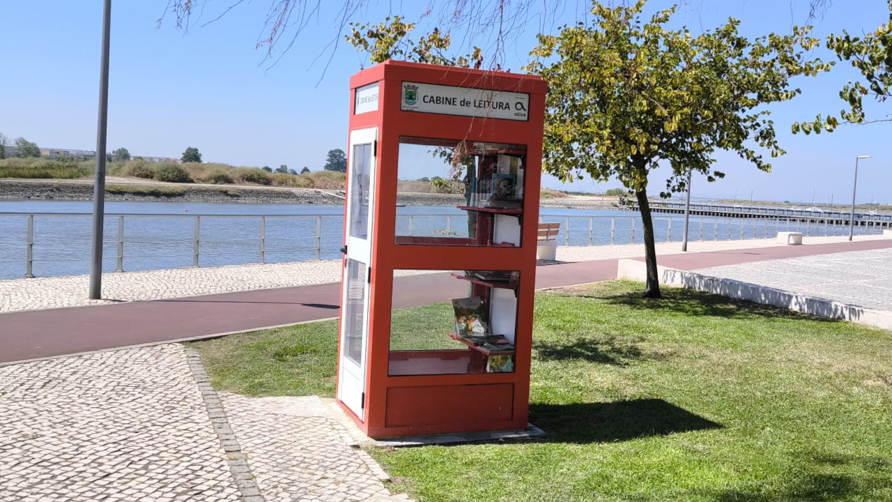 Manutenção das cabines de leitura da Junta de Freguesia