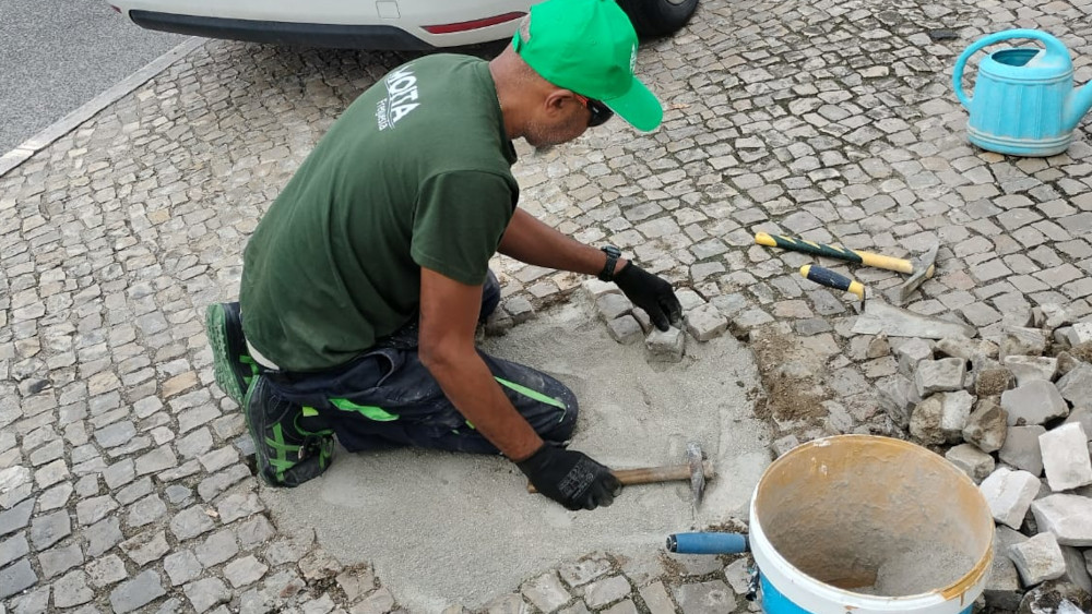 Manutenção de Calçada na Freguesia