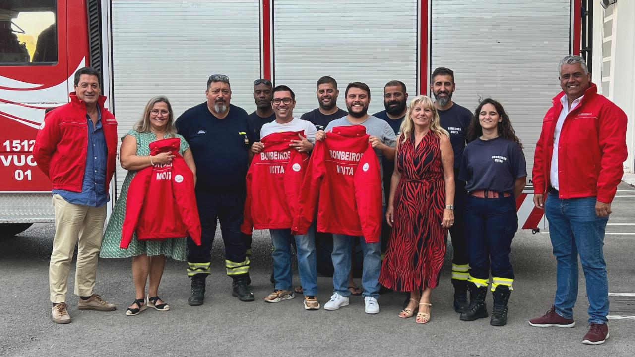 Entrega dos 60 Blusões Farda de Trabalho do Orçamento Participativo