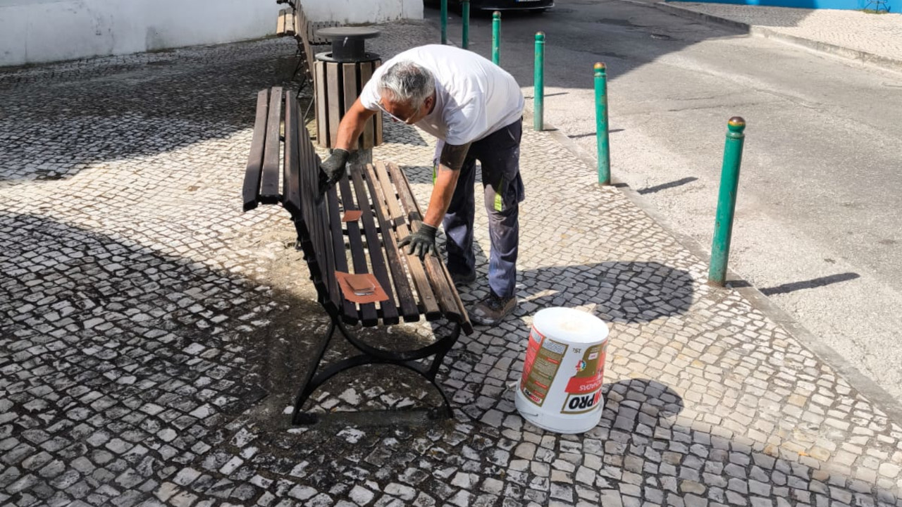 Recuperação de mobiliário urbano na freguesia